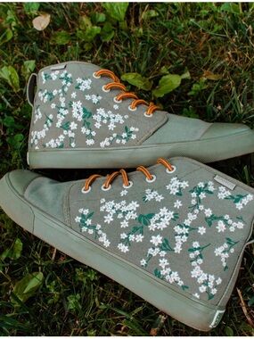 BANGS Sage Green Floral Fields High Top Sneakers Size 9